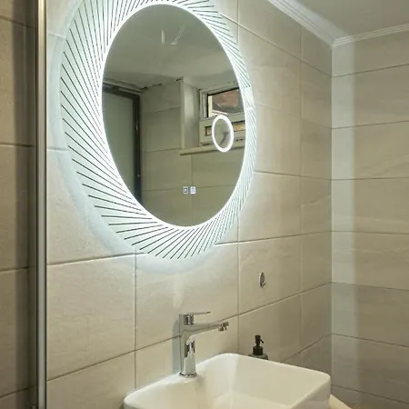 Thalia Apartment *
